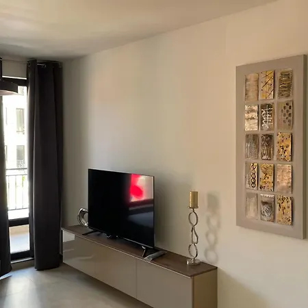 Luxus سفيتي فلاس